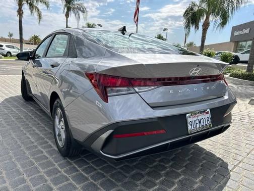 Gray 2025 Hyundai ELANTRA SE