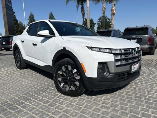 White 2025 Hyundai SANTA CRUZ SE