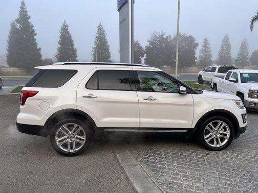 Photo 4 of 43 of 2017 Ford Explorer Limited