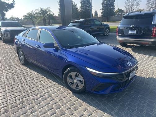 2025 Hyundai ELANTRA SE