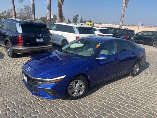 2025 Hyundai ELANTRA SE