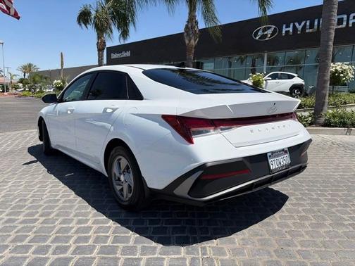 White 2025 Hyundai ELANTRA SE