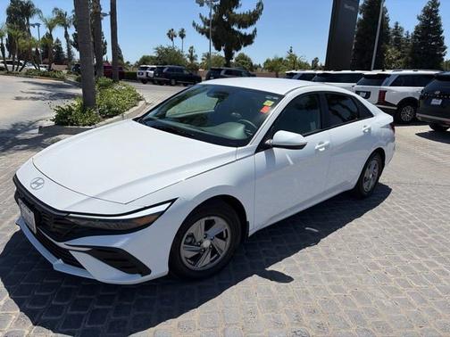 White 2025 Hyundai ELANTRA SE