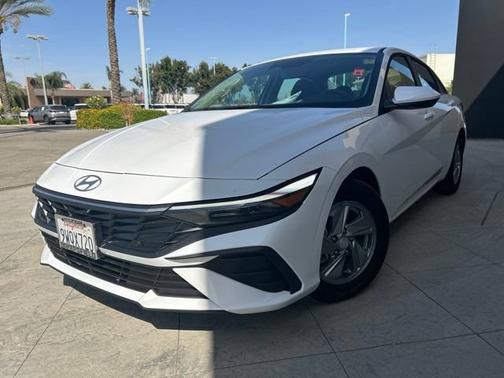 White 2026 Hyundai ELANTRA SE