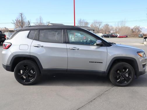 Photo 3 of 30 of 2020 Jeep Compass Latitude
