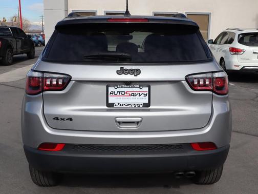 Photo 5 of 30 of 2020 Jeep Compass Latitude