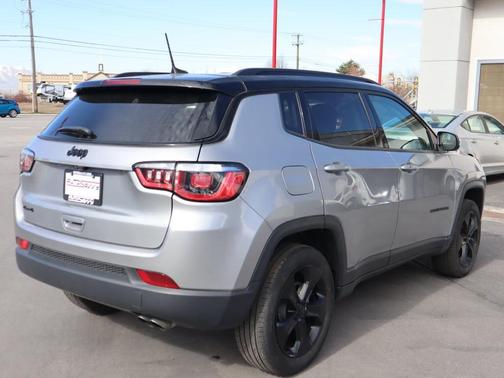 Photo 4 of 30 of 2020 Jeep Compass Latitude