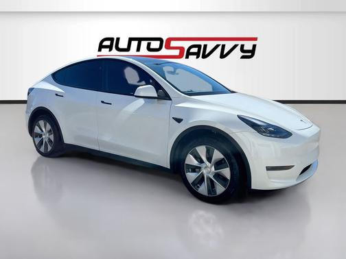 White 2025 Tesla Model Y Long Range AWD