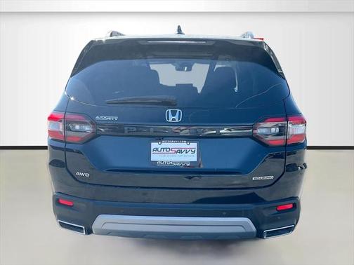 2025 Honda Pilot Touring 8-Passenger