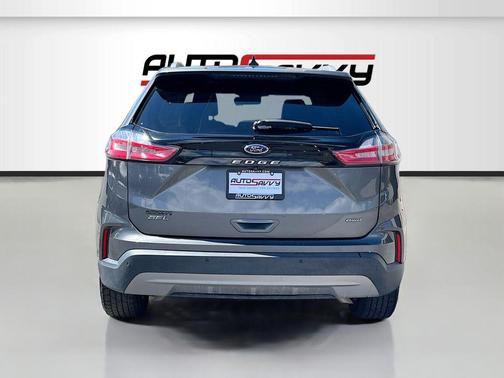 Gray Metallic 2022 Ford Edge SEL