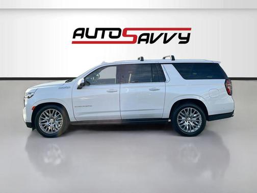 Iridescent Pearl Tricoat 2023 Chevrolet Suburban 4WD High Country