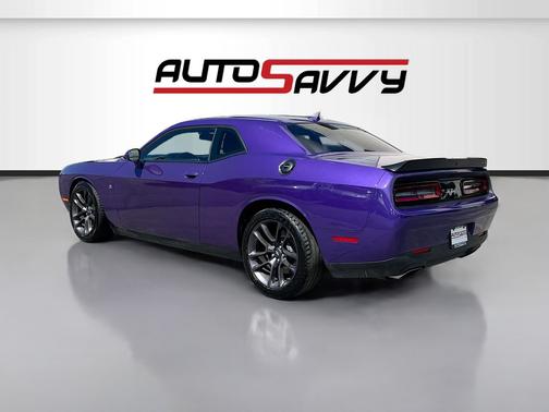 Plum Crazy Pearlcoat 2023 Dodge Challenger R/T Scat Pack