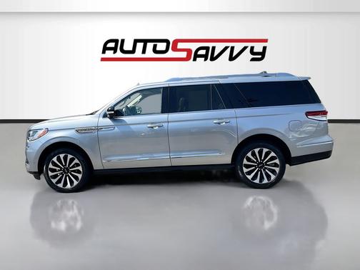 Radiance Metallic 2024 Lincoln Navigator L Reserve