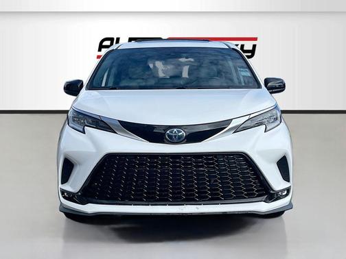 2021 Toyota Sienna XSE 7 Passenger