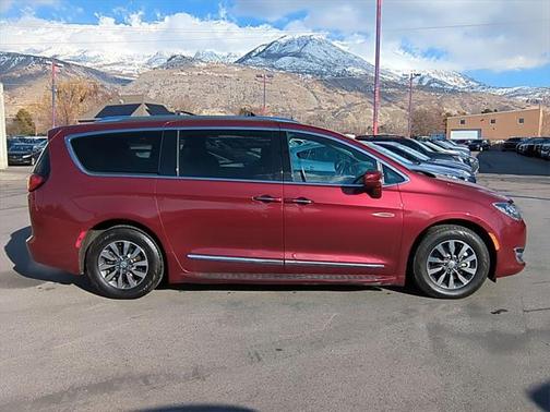 2020 Chrysler Pacifica Hybrid Touring L