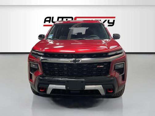 Radiant Red Tintcoat 2024 Chevrolet Traverse Z71