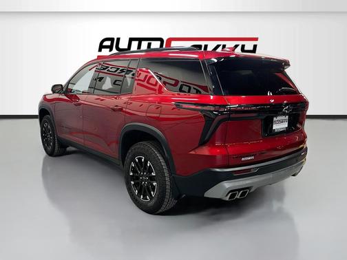 Radiant Red Tintcoat 2024 Chevrolet Traverse Z71