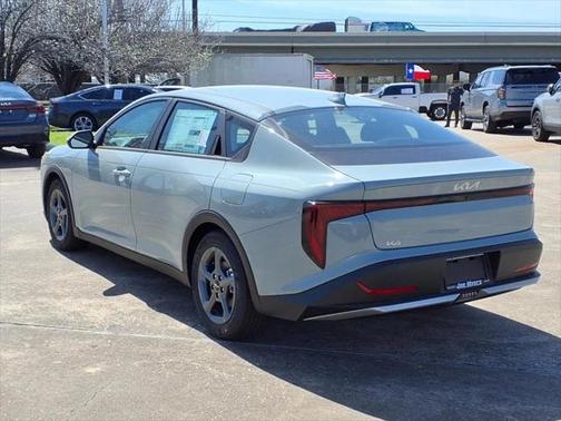 2025 Kia K4 LXS