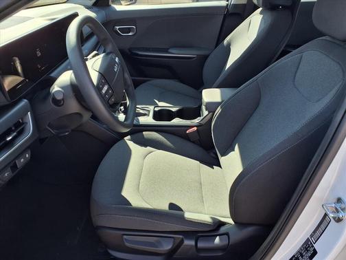 Snow White Pearl 2025 Kia K4 LXS