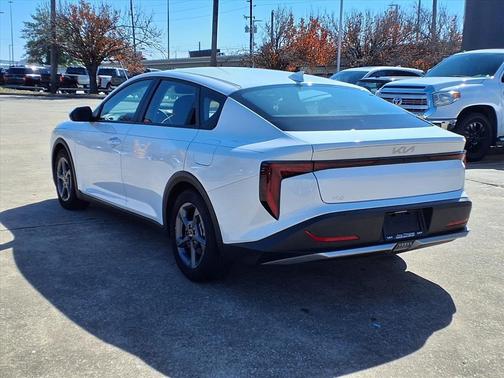 Snow White Pearl 2025 Kia K4 LXS