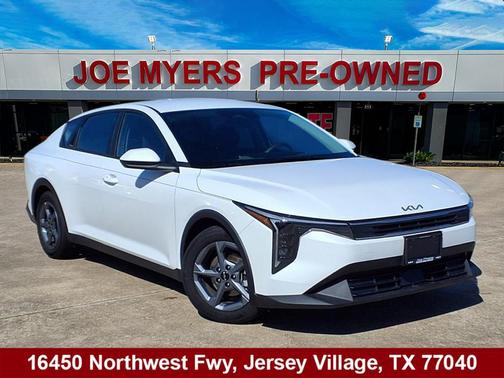 Snow White Pearl 2025 Kia K4 LXS