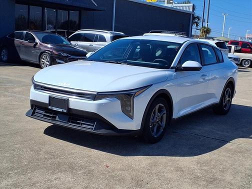 Snow White Pearl 2025 Kia K4 LXS