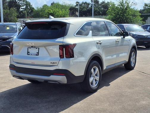 Ivory Silver 2026 Kia Sorento LX