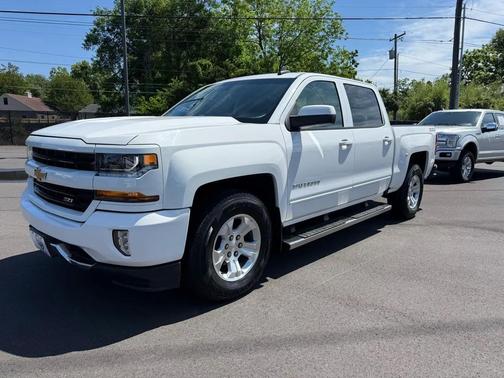 Summit White 2018 Chevrolet Silverado 1500 2LT