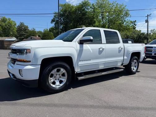 Summit White 2018 Chevrolet Silverado 1500 2LT