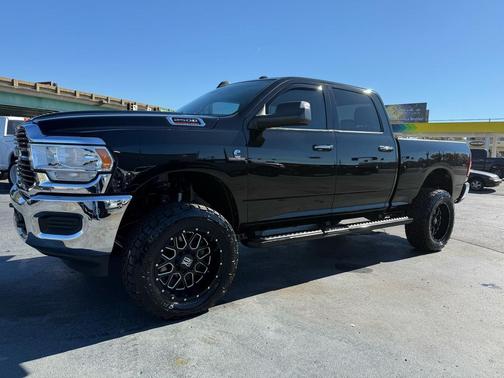 2019 RAM 2500 Big Horn Crew Cab 4x4 6'4' Box