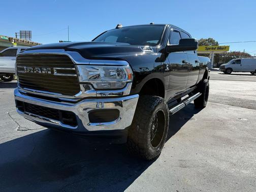 2019 RAM 2500 Big Horn Crew Cab 4x4 6'4' Box