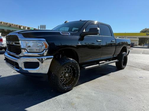 2019 RAM 2500 Big Horn Crew Cab 4x4 6'4' Box