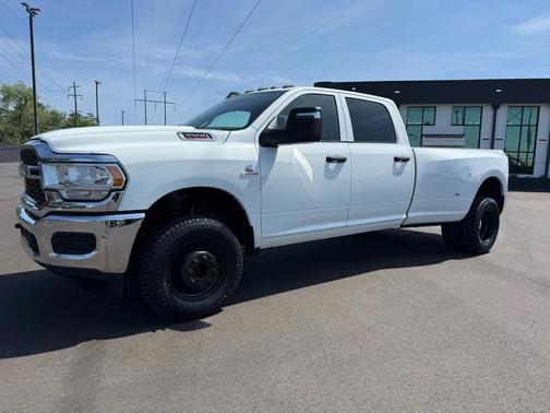 Bright White Clearcoat 2024 RAM 3500 Tradesman Crew Cab 4x4 8' Box