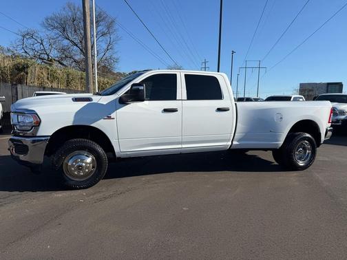 2023 RAM 3500 Tradesman Crew Cab 4x4 8' Box