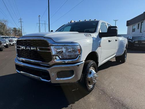 2023 RAM 3500 Tradesman Crew Cab 4x4 8' Box