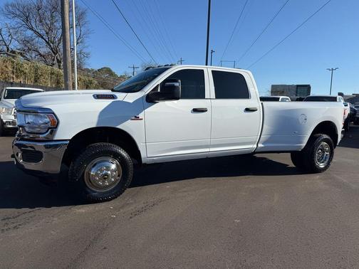 2023 RAM 3500 Tradesman Crew Cab 4x4 8' Box