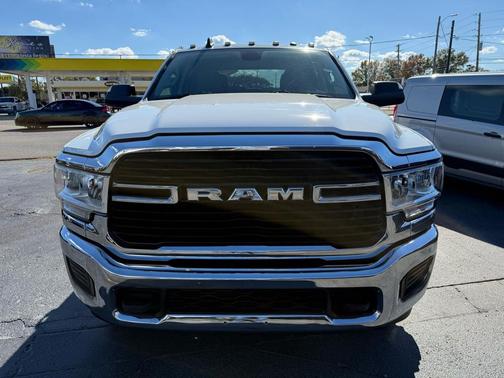 2020 RAM 3500 Big Horn Crew Cab 4x4 8' Box