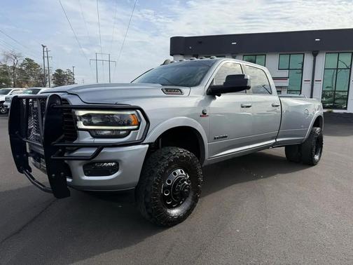 2022 RAM 3500 Laramie Crew Cab 4x4 8' Box