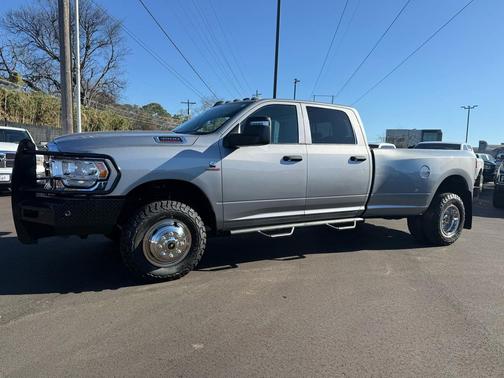2023 RAM 3500 Tradesman Crew Cab 4x4 8' Box