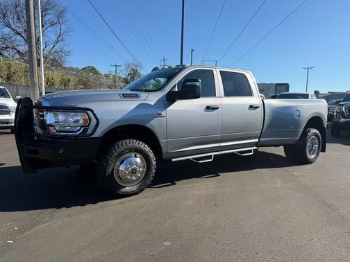 2023 RAM 3500 Tradesman Crew Cab 4x4 8' Box