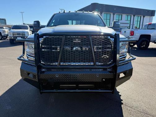 2023 RAM 3500 Tradesman Crew Cab 4x4 8' Box