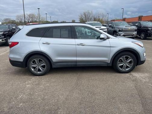 2016 Hyundai SANTA FE SE