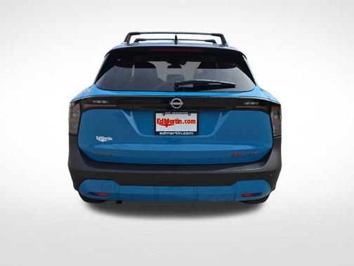 Arctic Ice Blue Metallic/Super Black 2026 Nissan Kicks SR