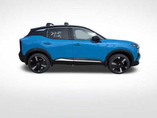 Arctic Ice Blue Metallic/Super Black 2026 Nissan Kicks SR