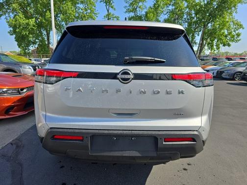 2023 Nissan Pathfinder SV