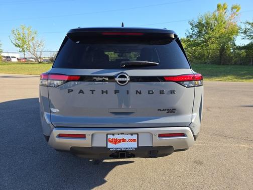 2025 Nissan Pathfinder Platinum