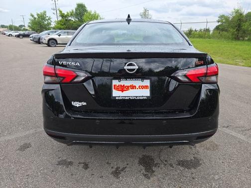2025 Nissan Versa SR