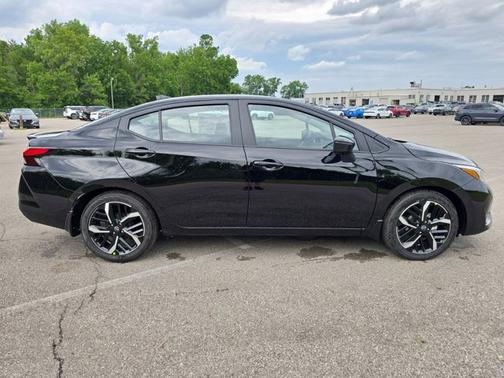 2025 Nissan Versa SR