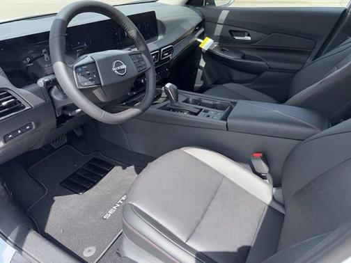 Aspen White Tricoat/Super Black 2026 Nissan Sentra SR