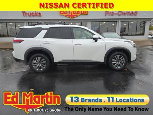 2025 Nissan Pathfinder SV